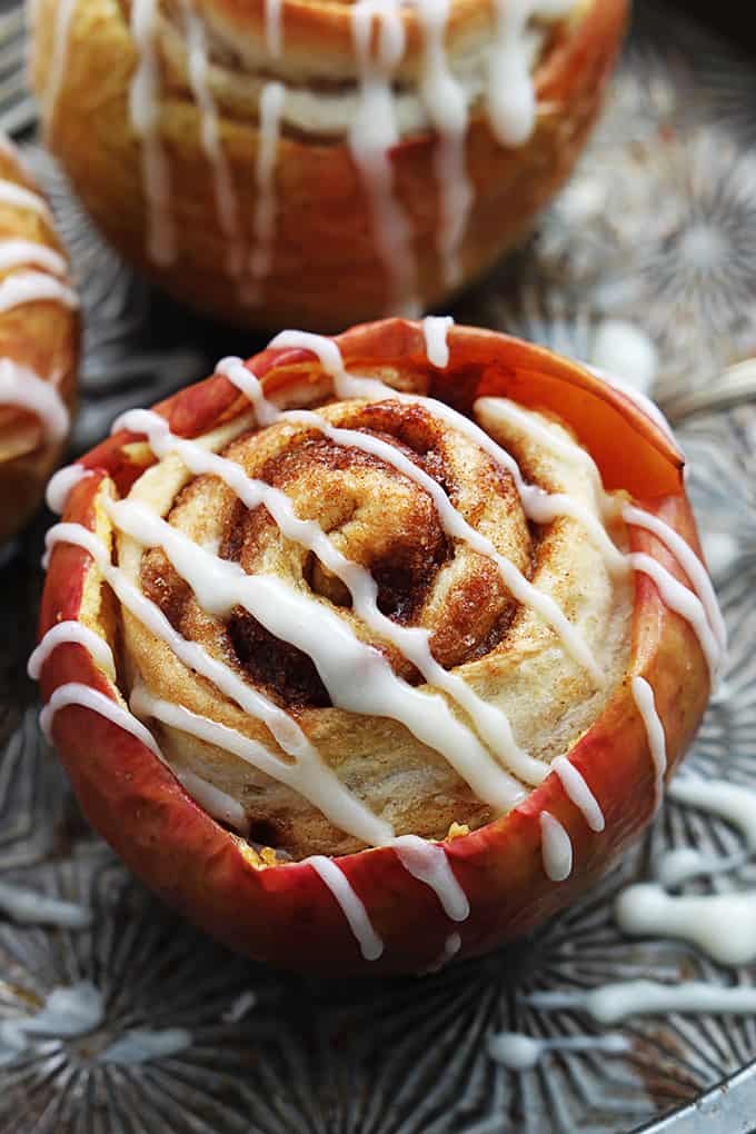 Cinnamon Roll Stuffed Baked Apples | Creme De La Crumb