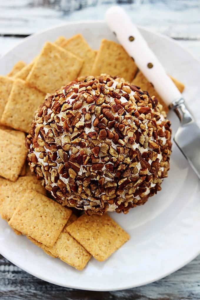 Cranberry Pecan Cheeseball | Creme De La Crumb