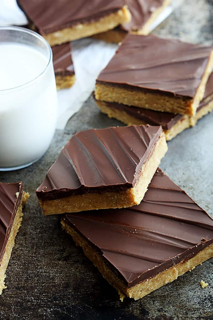 Easy No Bake Peanut Butter Bars | Creme De La Crumb