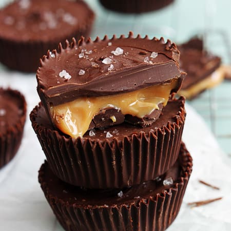 Salted Caramel Chocolate Cups (4 Ingredients) - Creme De La Crumb