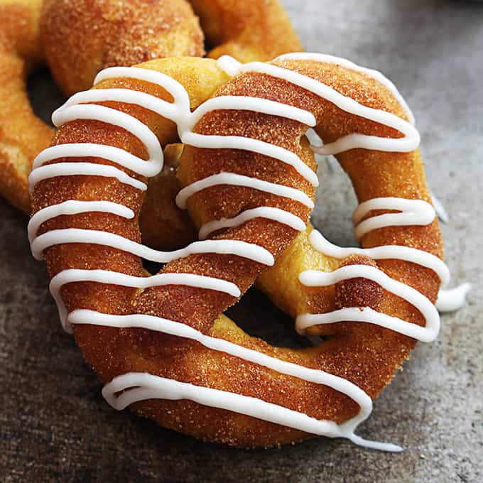 Pumpkin Pretzel Bites With Vanilla Dipping Glaze (Video