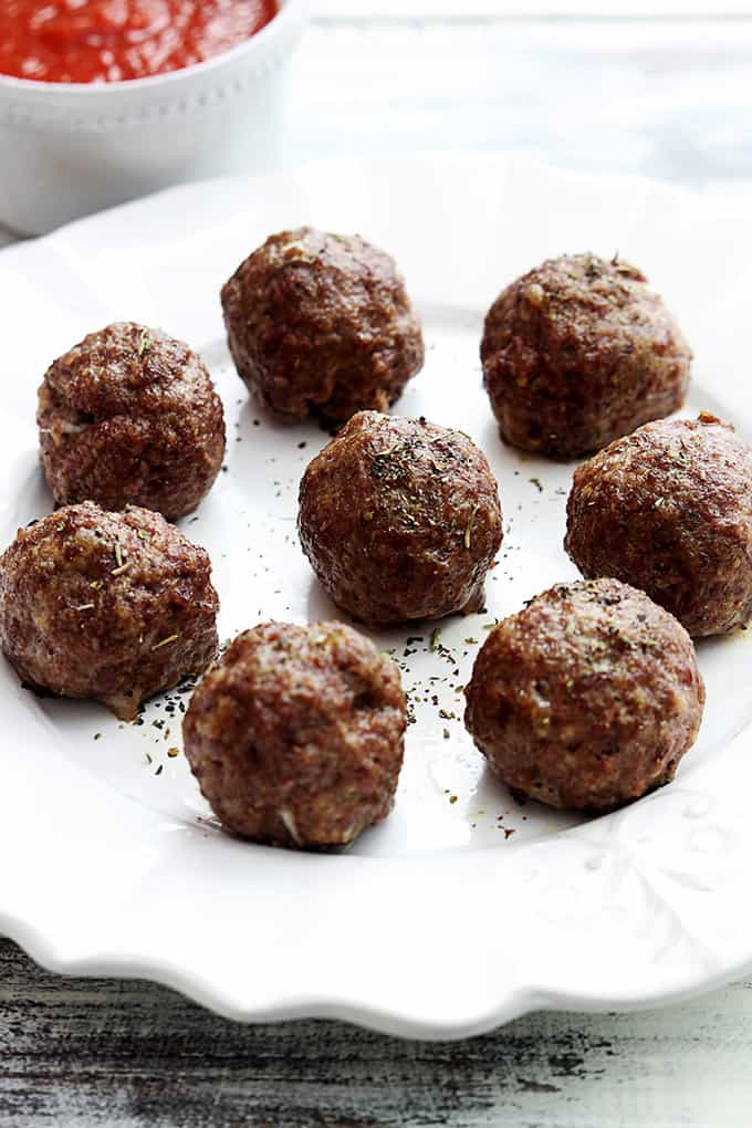 https://www.lecremedelacrumb.com/wp-content/uploads/2014/10/mozzarella-stuffed-meatballs-4.jpg
