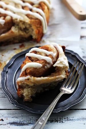 Slow Cooker Cinnamon Rolls - Creme De La Crumb