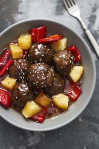 Slow Cooker Sweet & Sour Meatballs | lecremedelacrumb.com