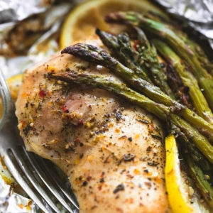 Lemon Chicken & Asparagus Foil Packs - Creme De La Crumb