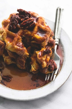 Cinnamon Sugar Biscuit Waffles (4 Ingredients) - Creme De La Crumb