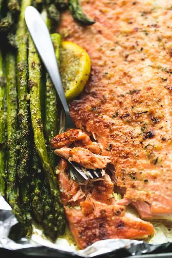 Baked Lemon Parmesan Salmon & Asparagus in Foil - Creme De La Crumb