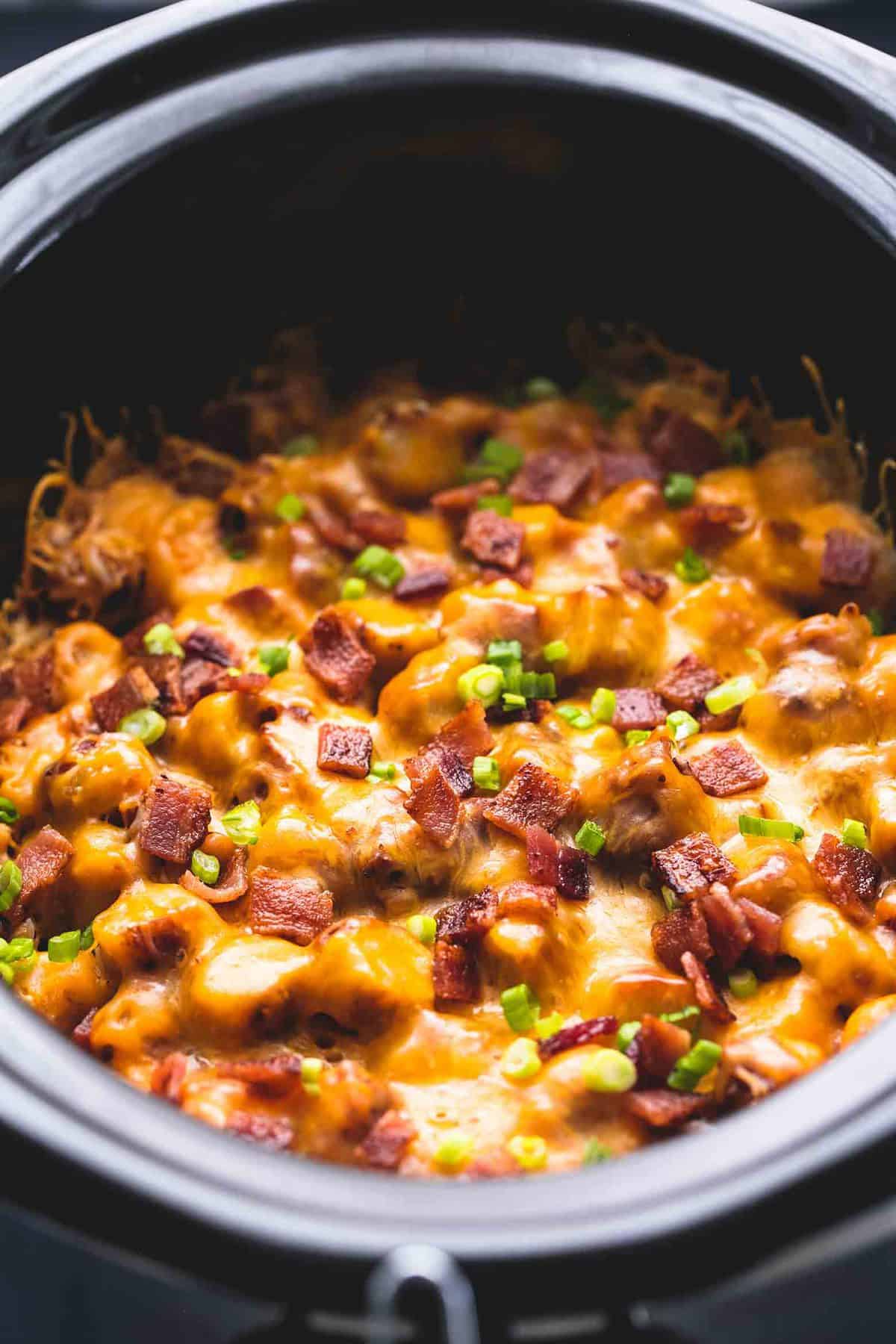 Slow Cooker Loaded Tater Tot Breakfast Casserole Creme De La Crumb