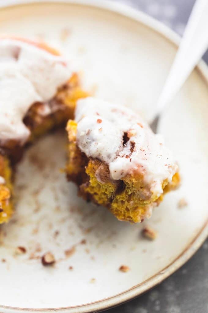 Pumpkin Cinnamon Rolls - Creme De La Crumb