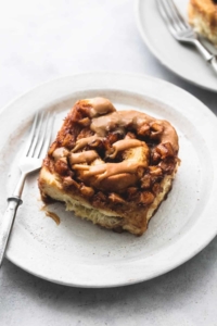 Apple Pie Cinnamon Rolls - Creme De La Crumb