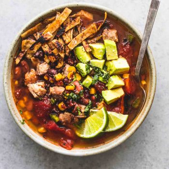 Ricetta facile di zuppa di pollo messicana con tortilla | lecremedelacrumb.com