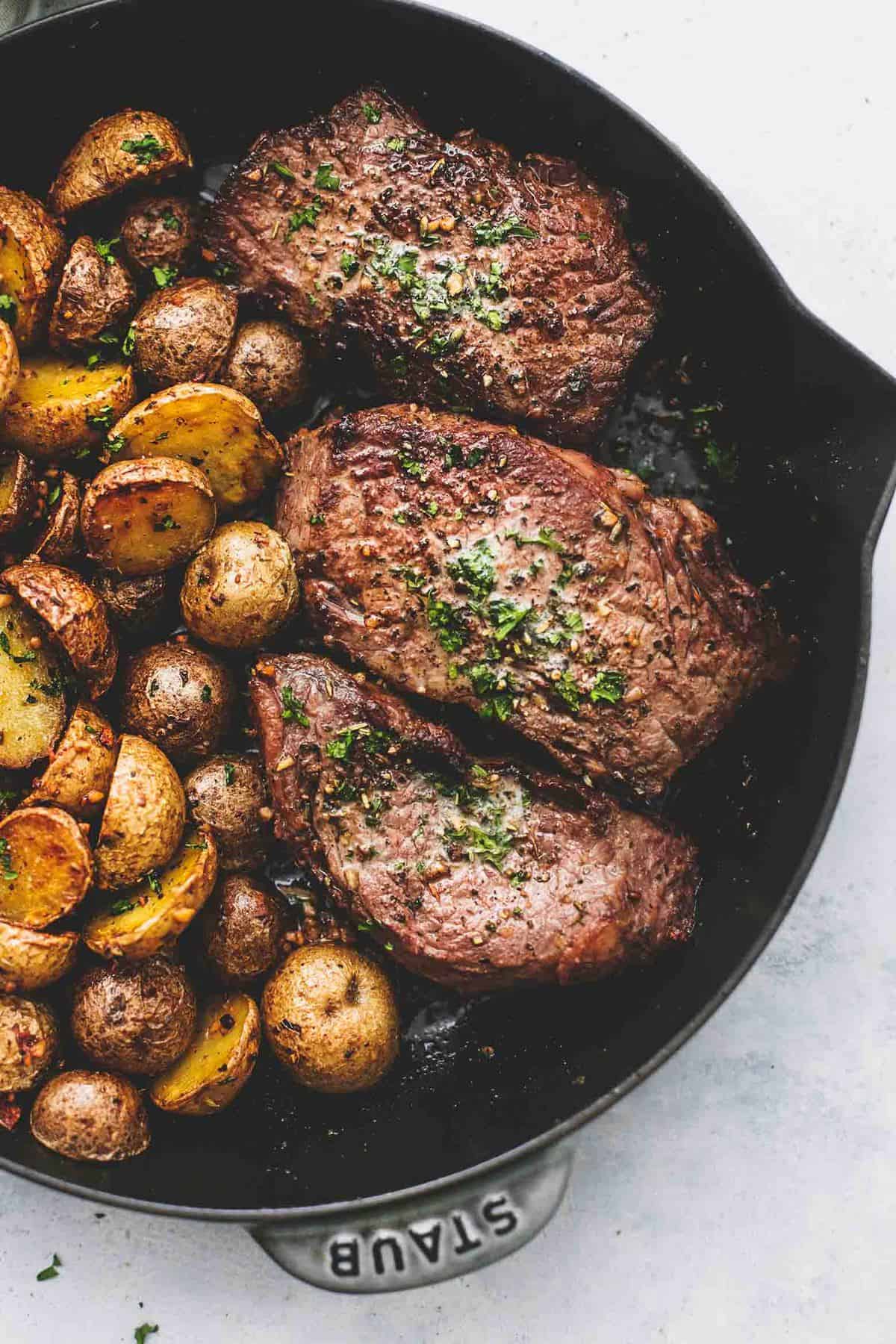 https://www.lecremedelacrumb.com/wp-content/uploads/2019/03/steak-potatoes-skillet-1-2.jpg
