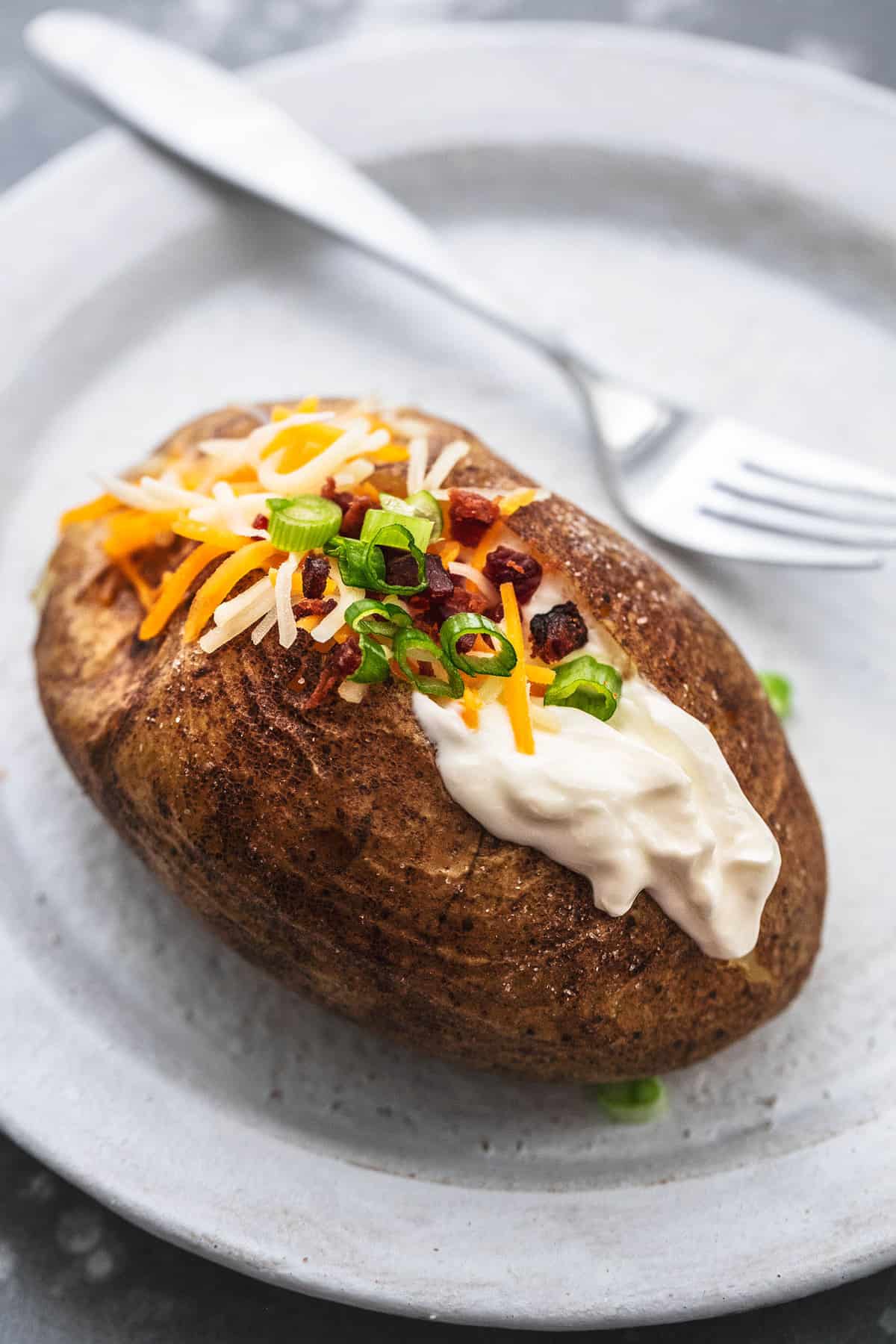 https://www.lecremedelacrumb.com/wp-content/uploads/2019/10/instant-pot-baked-potatoes-4sm-4.jpg