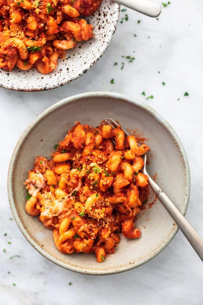 One Pot Chicken Parmesan Pasta Recipe - Creme De La Crumb