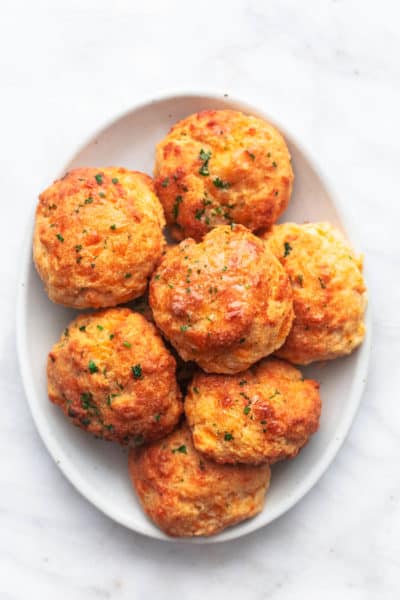 Red Lobster Cheddar Bay Biscuits - Creme De La Crumb