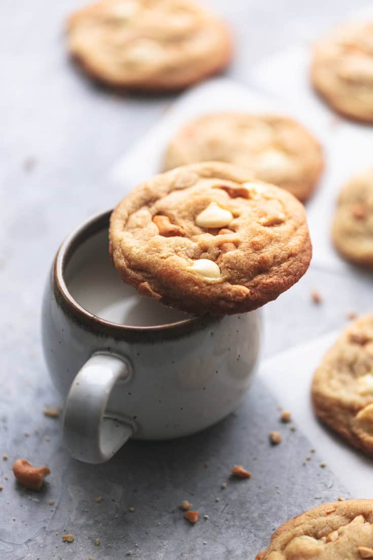 Chewy White Chocolate Cashew Cookies - Creme De La Crumb