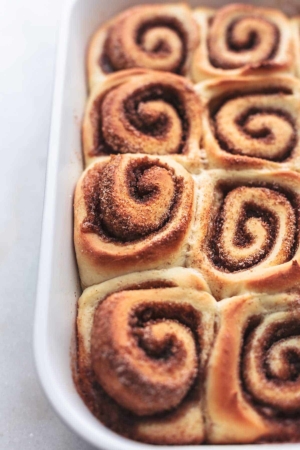 Easy Homemade Cinnamon Rolls - Creme De La Crumb