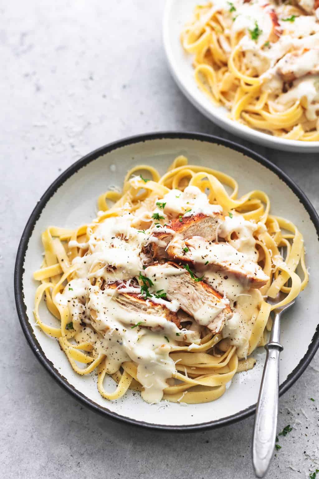 Copycat Olive Garden Chicken Alfredo - Creme De La Crumb