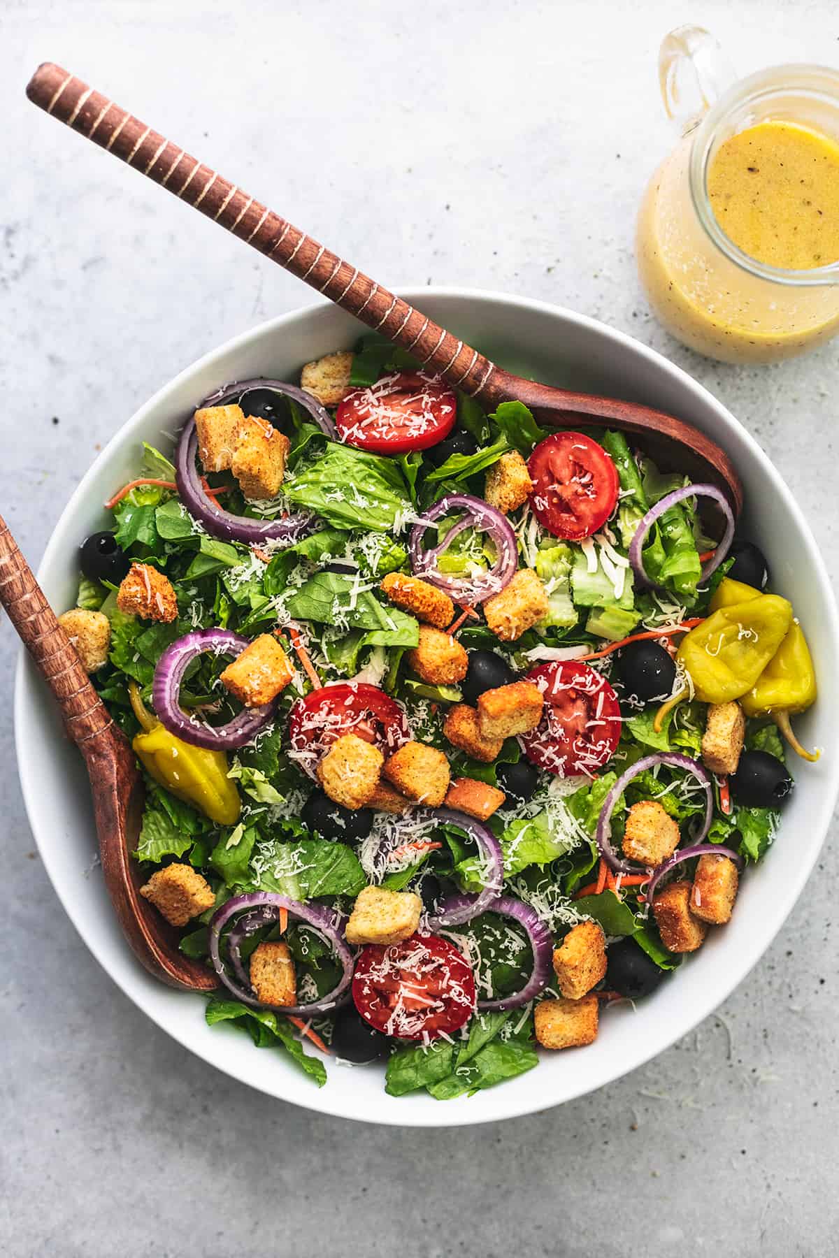 https://www.lecremedelacrumb.com/wp-content/uploads/2022/01/olive-garden-salad-10sm-2.jpg