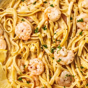 Creamy Garlic Shrimp Pasta - Creme De La Crumb