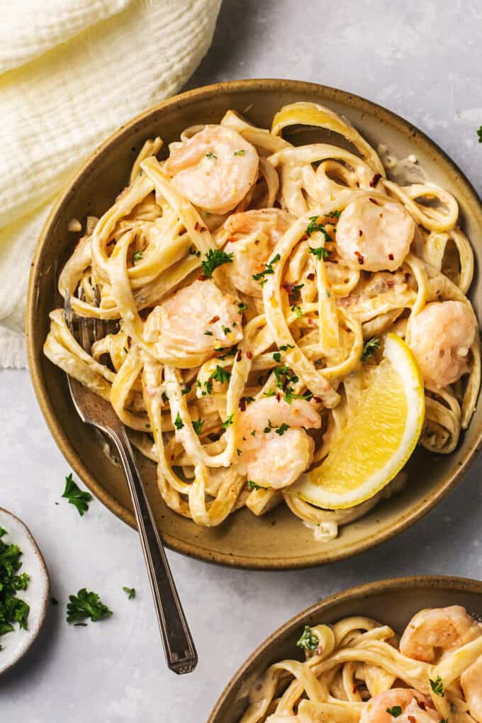 Creamy Garlic Shrimp Pasta - Creme De La Crumb