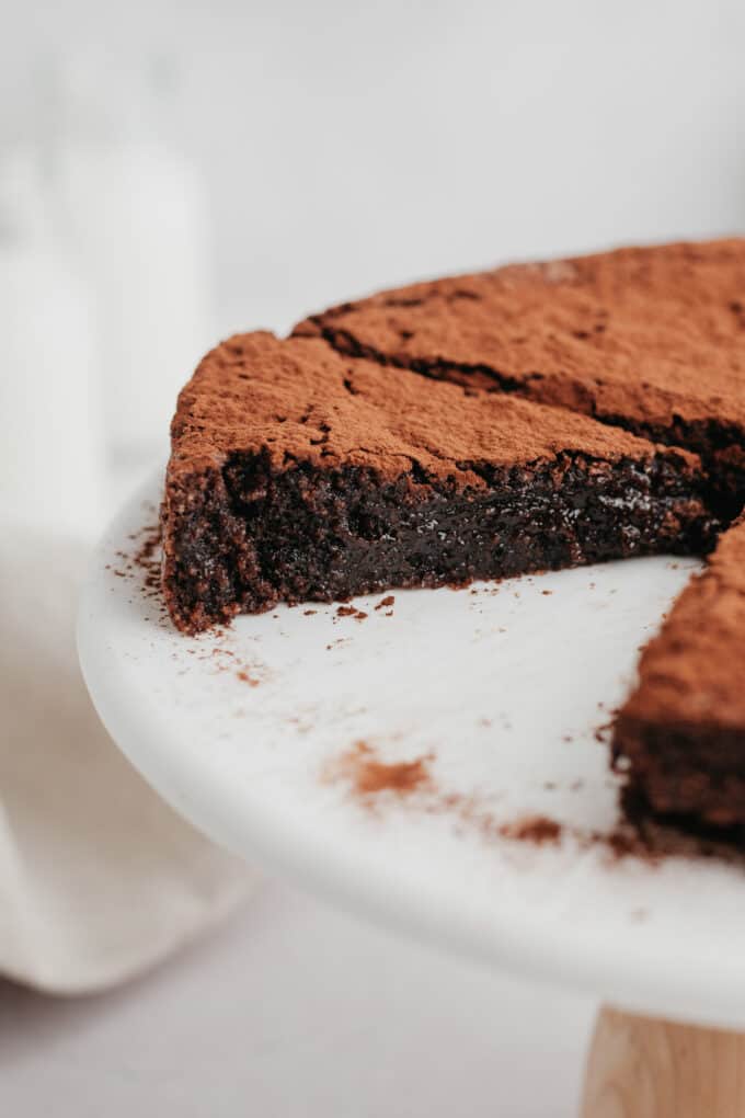 Flourless Chocolate Cake - Creme De La Crumb