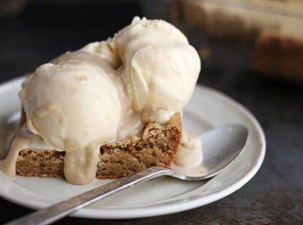 Blondie Sundaes With Hot Maple Cream Sauce Creme De La Crumb