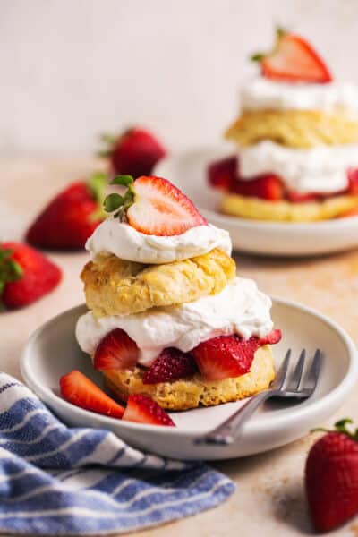 Best Easy Strawberry Shortcake Recipe - Creme De La Crumb