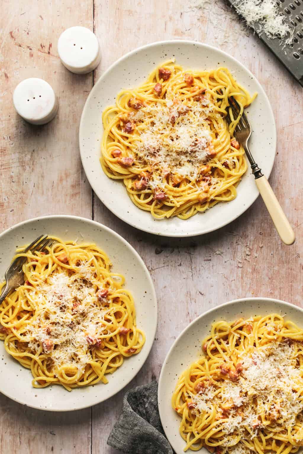 Spaghetti Carbonara - Creme De La Crumb