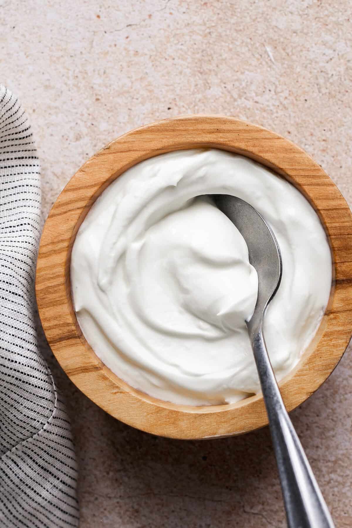 Sour Cream Recipe (+10 Sour Cream Substitutes!) | Creme de la Crumb