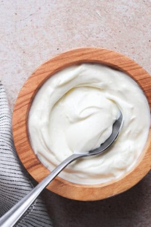 Sour Cream Recipe (+10 Sour Cream Substitutes!) | Creme de la Crumb